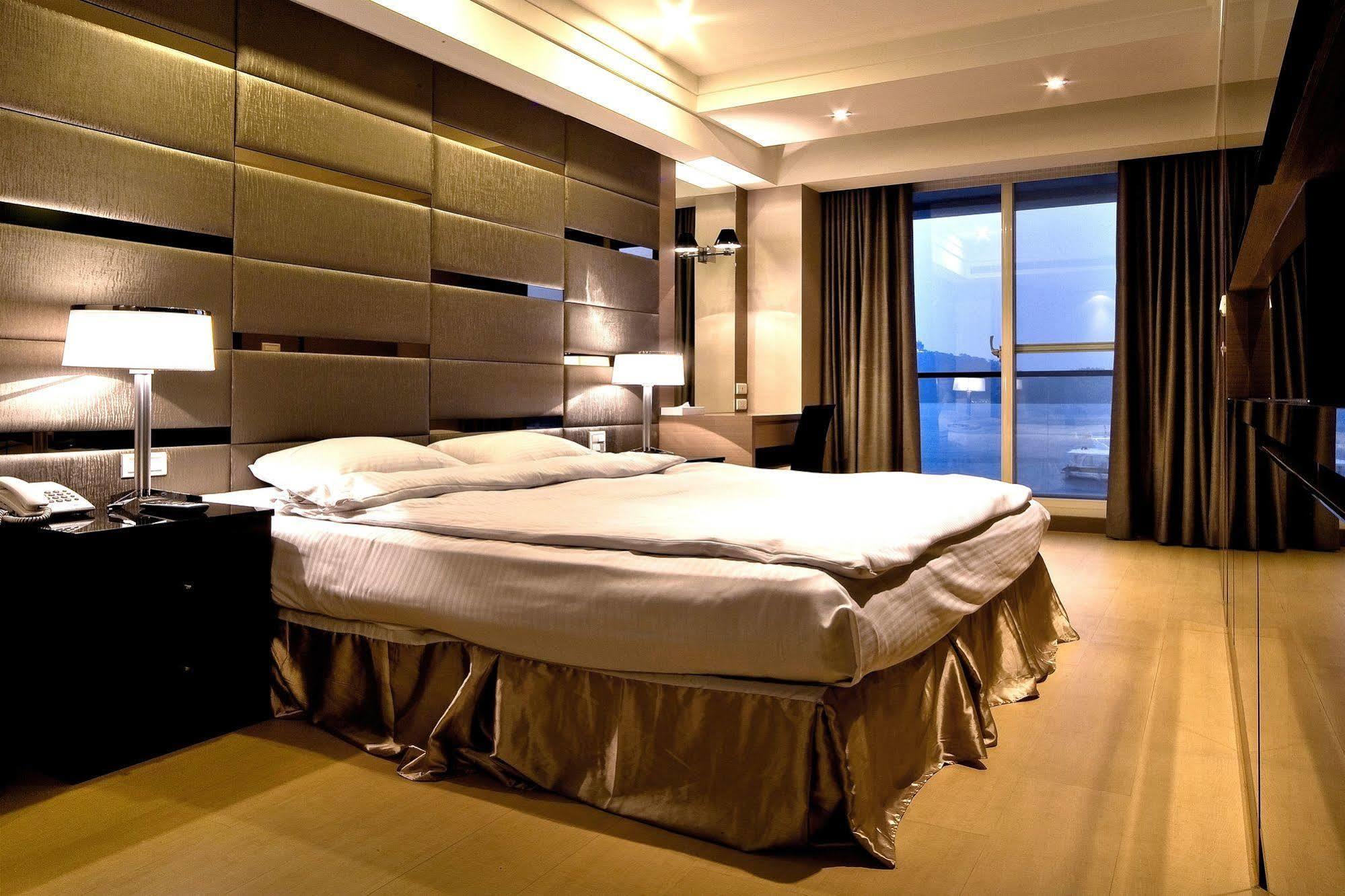 Spa Home Sun Moon Lake Luxury Lakeside Hotel Yuchi Exteriör bild
