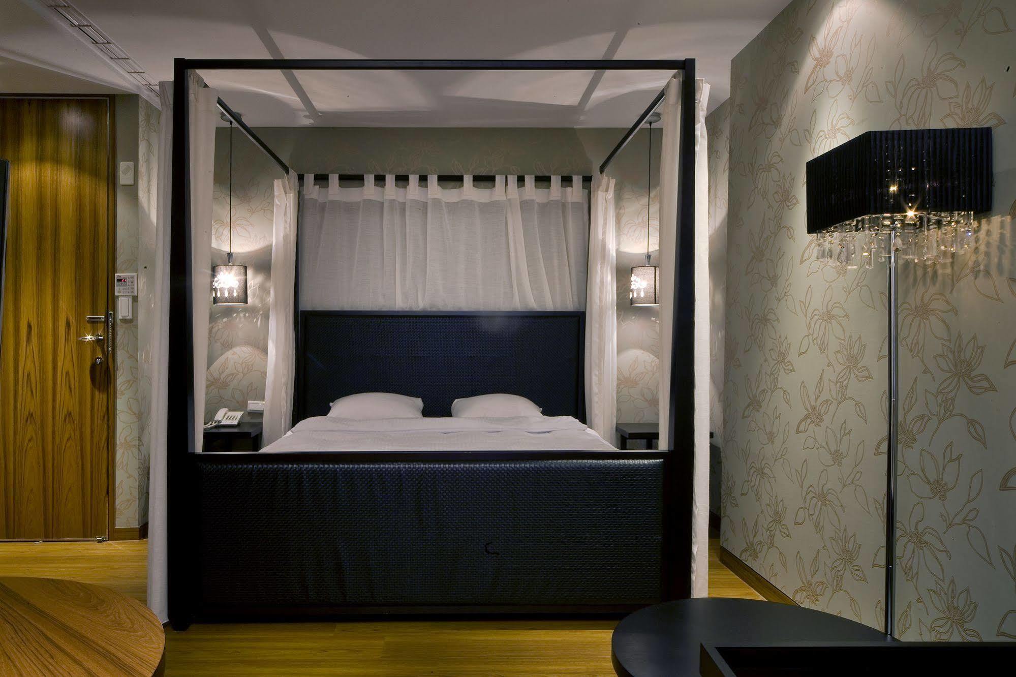 Spa Home Sun Moon Lake Luxury Lakeside Hotel Yuchi Exteriör bild