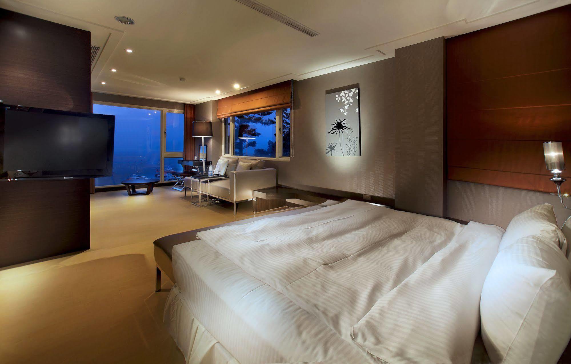 Spa Home Sun Moon Lake Luxury Lakeside Hotel Yuchi Exteriör bild